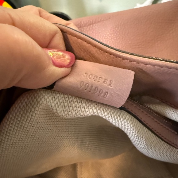 Gucci Soho Pink Shoulder Bag with Iconic GG Logo - Picture 2 of 10